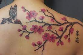 De nombreux cerisiers japonais sont plantés dans les jardins. Quelle Est La Signification Des Tatouages De Fleurs De Cerisier