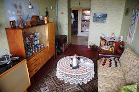 Sie übernachten in der ehemaligen ‚schiere', der scheune unseres elterlichen hofs, den wir in seiner alten bausubstanz erhalten wollten und liebevoll für sie renoviert haben. Hassliches Wohnzimmer Gasthaus Wohnzimmer