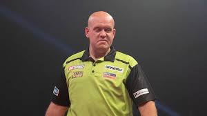 Michael van gerwen is drievoudig wereldkampioen darten. Onherkenbare Michael Van Gerwen Na Historische 5 0 Nederlaag Uitgeschakeld Op Wk Darts Omroep Brabant