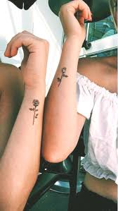 Rosas Tatuaje Amigas Hermanas Best Friend Sister Tattoo Rose Tattoo Tattoos Amigas Friend Hermanas Rosas Ros Minik Dovmeler Erkek Dovmeleri Mini Tattoos