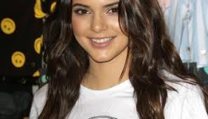 Kendall Jenner nesikuklina