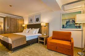 Hotel saturn dispune de 72 spatii de cazare structurate in 68 camere duble si 4 apartamente. Hotel Saturn Saturn Updated 2021 Prices