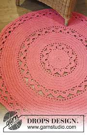 Wie du dieses upcycling bei pinterest habe ich schon öfter mal aus stoffresten gehäkelte teppiche gesehen, die ich witzig fand. Edith Drops 147 16 Kostenlose Hakelanleitungen Von Drops Design