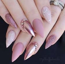 Ver más ideas sobre uñas con piedras, uñas acrilicas en 3d, manicura de uñas. Dorado Unas Acrilicas Rosa Fiusha Disenos De Unas Portizaz