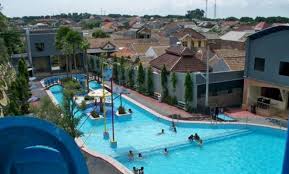 Kolam renang air hangat/panas, kolam renang pribadi, hingga hotel dengan fasilitas kolam renang pribadi, umum, unik , indoor dan outdoor lalu hotel murah di lembang ada kolam renang manakah yang bagus anda pilih saat liburan di bandung ? Top Wisata Kolam Renang Gresik