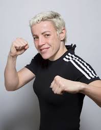 Maïva hamadouche announces signing of unification bout against mikaela mayer more on her plate. Maiva Hamadouche Championne Du Monde De Boxe Et Policiere J Ai L Impression Que Les Personnes Oublient Que Je Suis Une Femme Elle