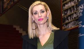 Στο ρόλο της «στέλλας» η ζέτα δούκα. Orgismenh H Zeta Doyka Pagkosmia Hmera Kwlotoympas Shmera Newsbreak