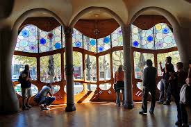 (0.03 км) faborit casa amatller. Gaudi Barcelona Pictures Guide Casa Batllo Casa Mila
