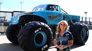 A monster truck must weigh a minimum of 9,000 pounds, with some monster trucks weighing as much as 12,500 pounds. What It Takes To Be A Monster Truck Driver