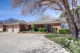 Zillow Has 1 259 Homes For Sale In Lubbock Tx Matching View Listing Photos Review Sales History And Use Our Detailed Real In 2020 Zillow Huge Master Bedroom Lubbock