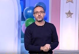 العلامات النموذجية للمرض هي ارتفاع درجة الحرارة و/أو السعال وضيق التنفس. Ù‡Ø§Ù†ÙŠ Ø´Ø§ÙƒØ± ÙŠÙˆØ¬Ù‡ Ø±Ø³Ø§Ù„Ø© Ø®Ø§ØµØ© Ù„Ø´Ø±ÙŠÙ Ù…Ø¯ÙƒÙˆØ± Ø¥ØªÙ…Ø³Ùƒ Ø¨Ø§Ù„Ø£Ù…Ù„ Ù„Ø£Ù† Ø±Ø¨Ù†Ø§ ÙƒØ¨ÙŠØ± ØµÙˆØ±Ø©