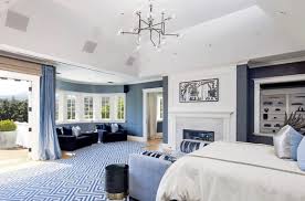 The basketball superstar just splashed out a whopping $52 million on this breathtaking hillside mansion in los angeles, california. Lebron James Selling 20 5m Los Angeles Mansion Full Gallery Inside Lakers Daily