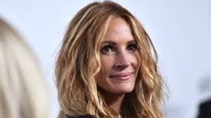 The first episode 'mandatory' establishes the series as centring on three main characters: Julia Roberts Rocks Dramatic Bangs In First Photos From Amazon S Homecoming Entertainment Tonight