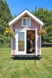 Contractor Gets In The Cabinet To Prove Its Sturdiness Sparks Hilarious Photoshop Battle Bored Panda