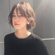 ぺたんこ髪をボリュームアップ おすすめヘアケア ヘアスタイル キナリノ short hair styles hair styles girl short hair