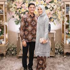 Beli bridesmaid dress brokat online berkualitas dengan harga murah terbaru 2021 di tokopedia! Jual Kebaya Couple Jumbo Brokat Batik Modern Busui Muslim Lamaran Wisuda Jakarta Pusat Yanisale Tokopedia