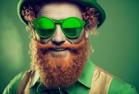 Kobold-Elf, Symbol Des St. Patrick's Day, Fröhlicher Charakter, Irischer  Kobold Mit Rotem Naturbart In Grünem Anzug Und Grünem Hut Für Werbung,  Generiert Durch KI Lizenzfreie Fotos, Bilder und Stock Fotografie. Image  215807069.