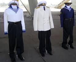 В составе формы имеется шерстяное черное пальто (на которых также носятся погончики, равно как и на тужурках, бушлатах, фланелевках и форменках), кашне и перчатки. U Matrosov Est Voprosy Po Forme I Po Soderzhaniyu Novaya Gazeta Vo Vladivostoke