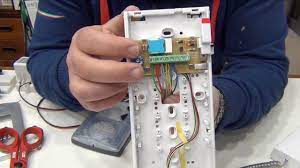 Schema citofono terraneo 2 fili. Come Montare Un Kit Citofonico Comelit Pillola N 87 Di Materiale Elettrico Youtube
