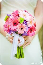 Pin By Leslie Dye On Flowers Daisy Wedding Flowers Gerber Daisy Bouquet Gerbera Daisy Bouquet