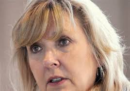 Flight attendant involved in Hudson crash retires after four decades