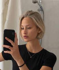 This is the world's catalogue of ideas where you can find various kinds of vibrant colors such as blonde colors, toned palette colors like silver and gold, and ombre colors that would look great on short hair. Pin On Short Hair