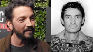 El chapo'nun yanında çalıştığı felix gallardo eski bir narkotik polisiyken guadalajara karteli'ni kuran ve pablo escobar'ın kokainini abd'ye sokmasını sağlayan kişi olarak tanınıyor. Diego Luna Interview Did He Ever Talk To Real Drug Lord Felix Gallardo Youtube
