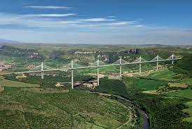 Inscrit au patrimoine mondial de l'unesco, c'est un labyrinthe rocheux dont la visite constitue une. Le Viaduc De Millau Guide Touristique Tourisme Aveyron