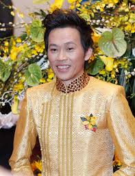 Nam nghệ sĩ cho biết do thời gian thăm viếng có hạn, linh cữu chí tài cũng được chuyển đi mỹ sớm nên gia đình xin phép không nhận vòng hoa viếng để tránh hoài linh đề nghị sẽ dùng số tiền mua vòng hoa để lập quỹ từ thiện mang tên chí tài, thay mặt cố nghệ sĩ thực hiện dự định còn dang dở. Tiá»ƒu Sá»­ Danh Hai Hoai Linh