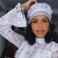 Ahí les va esta linda historia en el pasado concierto de Elito Revé y su  Charangón aquí en Santiago de Cuba. La mamá me dice: Ella quiere bailar  contigo. Yo contesté: Claro