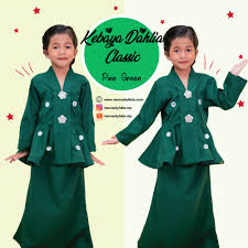 Seperti biasa selepas sekolah saya jalan balik ke rumah. Kebaya Dahlia Pine Green