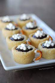 Dollar store dishes to make a great presentation for a cookie exchange!! 25 Best Christmas Cookie Exchange Recipes Pretty My Party Party Ideas Easy Christmas Cookie Recipes Cookies Recipes Christmas Hot Chocolate Cookies Cups