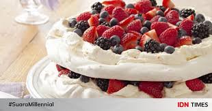 Resep yang saya pakai masih sama seperti resep yang dulu hanya saja kali ini saya bikin beberapa pavlova besar ukuran 20 cm , dibentuk dengan spuit besar dan bagian dalamnya dibuat cekung. Yuk Cicipi 6 Dessert Khas Australia Yang Menggoda