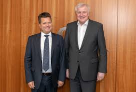 Bundesinnenminister horst seehofer hat sich mit dem coronavirus infiziert. Beauftragter Der Bundesregierung Fur Die Belange Von Menschen Mit Behinderungen Jurgen Dusel Der Beauftragte Aktuell Gesprach Mit Bundesminister Horst Seehofer