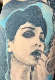 Topeka woman breaks tattoo world record