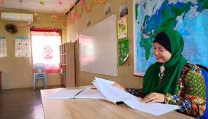 Walaupun gaji yang diberikan kepada guru terus naik dari tahun ke tahun, namun ada perbedaan yang mencolok antara gaji guru di indonesia . Digaji Rp 6 7 Juta Guru Honorer Ri Ini Ternyata Lebih Sejahtera Saat Mengajar Di Malaysia Boombastis