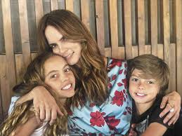 Alí humar gonzález (el colegio, cundinamarca, colombia) es un actor, director y presentador de televisión colombiano, reconocido principalmente. La Nueva Vida Como Influencer De Catalina Aristizabal
