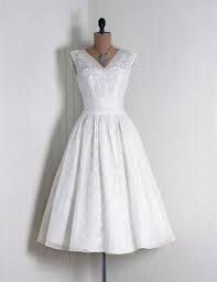 Ending friday at 6:08pm pdt 2d 21h. Une Robe De Mariee Blanche Courte Plus Robe De Mariee Courte Robe De Mariee Vintage Robe De Mariee Retro