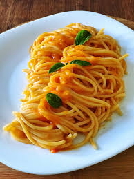 Spaghetti Alla Chitarra Con Sugo Di Pomodori E Basilico Ilpugliesechecucina Ricetta Spaghetti Alla Chitarra Ricette Sugo Di Pomodoro