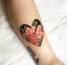 In questo articolo e nella cartella allegata vi presentiamo i migliori disegni di fiori stilizzati per aiutarvi a scegliere in assoluta autonomia il disegno che piu fara al caso. 1001 Idee Per Tatuaggio Cuore In Tutte Le Possibili Opzioni