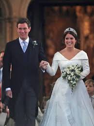 Jack Brooksbank And Princess Eugenie Of York Kiss Walk Up The Aisle Eugenie Wedding Royal Wedding Dress Princess Beatrice Wedding