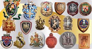 Coats of arms in medieval england, knight's were identified during battles and tournaments by their coat of arms. Family Crest Coat Of Arms Heraldry Medallion Pendant In Solid Bronze Jewelry Necklaces Valresa Com