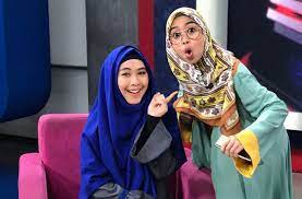 Wanita 31 tahun itu mencoba bersikap bijak atas perbuatan adiknya. Foto Foto Masa Muda Oki Setiana Dewi Mirip Banget Ria Ricis Matamata Com