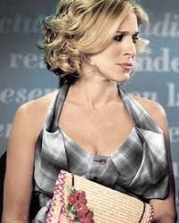 Carrie had hair like my mom's, only it was blond. Carrie Bradshaw Short Hair Garnier Hair Color Short Curly Hair Brown Hair Dye
