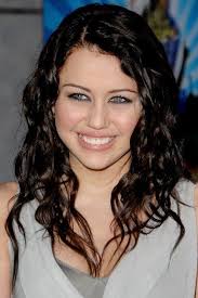 Miley Cyrus Rocked Grown Out Roots In The Prettiest Way Miley Miley Cyrus Beauty