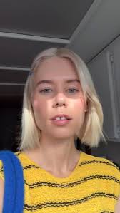 do you think everyone can tell it’s my first time wearing a hair clip in  years? ⛵️🌊💙