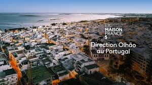 Regarder la rediffusion gratuite des émissions de la cinquième chaîne tv française sur téléphone, tablette et ordinateur. La Maison France 5 Olhao Portugal En Streaming Replay France 5 France Tv
