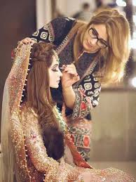 Latest Pakistani Engagement Makeup For Golden Dress Color Combinations Pakistani Bridal Dresses Bridal Outfits Pakistani Wedding Dresses