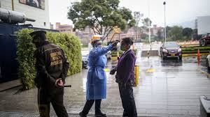 Debido a la delicada situación de orden público en bogotá, el alcalde enrique peñalosa decretó el toque de queda en las localidades de kennedy, bosa y ciudad bolívar desde las ocho p.m. Colombia Impone El Toque De Queda En Bogota Y Otras Ciudades Con Mas De 80 Por Ciento De Ocupacion Uci America Economica Noticias De Ultima Hora En Latinoamerica