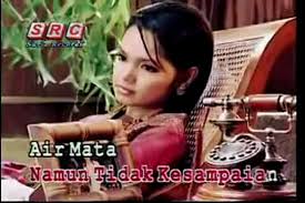 Ternyata ramai yang teruja dan tak sabar menantikan lagu raya yang kemungkinan besar berkonsepkan irama etnik kreatif. Lagu Raya Siti Nurhaliza Air Mata Syawal Video Dailymotion
